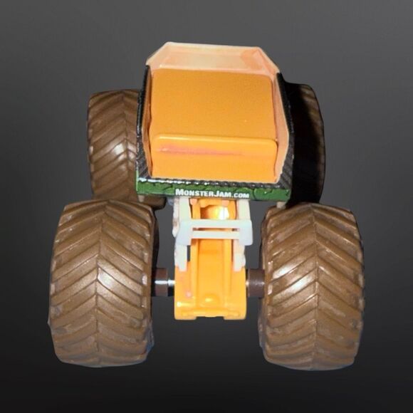 Spin Master Monster Jam Official Earth Shaker Monster Truck Series 4 1:64 A28 - Picture 3 of 8